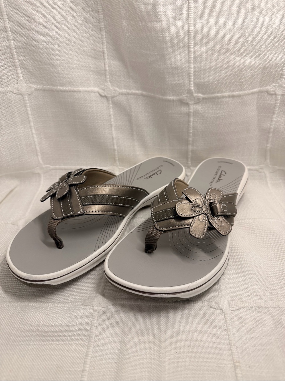 NWT Clarks Cloudsteppers Brinkley Flora Pewter Sandals Size 8M